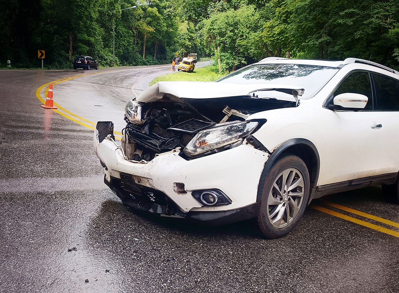A,White,Car,Had,An,Accident,On,A,Curved,Road.